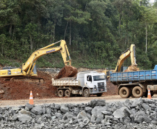 Recuperação da PR-170 avança durante período de interdição