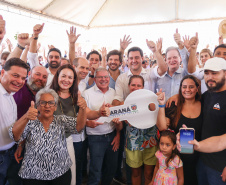 Governador Carlos Massa Ratinho Junior entraga casas em Ibiporã.
