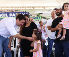 Governador Carlos Massa Ratinho Junior entraga casas em Ibiporã.