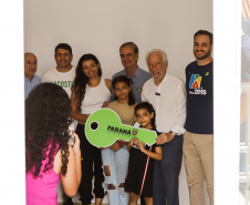 Com apoio do Estado, 200 moradores de Maringá ganham as chaves da casa própria