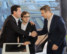 Carambeí, 13 de junho de 2024 - O governador Carlos Massa Ratinho Jr visita a nova fábrica de garrafas da Ambev, que está sendo construída em Carambeí, nos Campos Gerais.