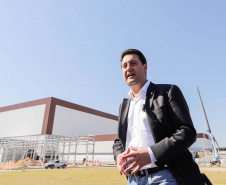 Carambeí, 13 de junho de 2024 - O governador Carlos Massa Ratinho Jr visita a nova fábrica de garrafas da Ambev, que está sendo construída em Carambeí, nos Campos Gerais.