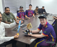 Fomento Paraná recebe equipe de estudantes que participaram de torneio internacional de robótica