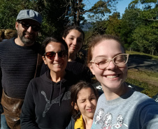 Desembarques do Ganhando o Mundo: 54 alunos concluem programa de intercâmbio na Austrália e são recebidos com festa na volta para casa
