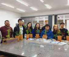 Sanepar apresenta à comunidade técnicas de cultivo de Plantas Alimentícias Não Convencionais (Pancs) e Plantas Medicinais