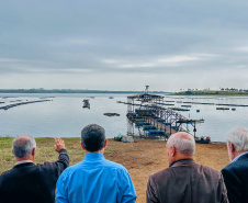 O governador em exercício Darci Piana recebeu o ministro da Pesca e Aquicultura, André de Paula, em uma visita a produtores de tilápia em Alvorada do Sul e Bela Vista do Paraíso, na região Norte do Paraná, nesta segunda-feira (15). 
