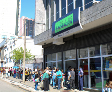 Mutirão de empregos oferta mil vagas para jovens nesta quarta-feira em Curitiba