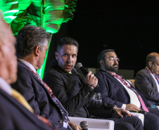 debatedores do palco do 3º Seminário Nacional e 1º Internacional dos Portos Brasileiros