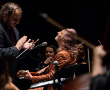 Teatro Guaíra recebe a celebração de 10 anos de “Valencianas” com Alceu  Valença e Orquestra Ouro Preto