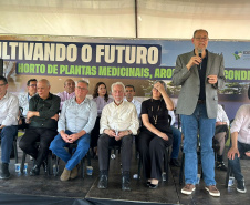  Em Londrina, Darci Piana lança horto de plantas medicinais, aromáticas e condimentares