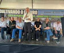  Em Londrina, Darci Piana lança horto de plantas medicinais, aromáticas e condimentares