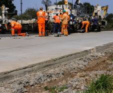 Clevelândia, 29 de agosto de 2024 - Obras de pavimentação em concreto com a técnica whitetopping na PR 280, na região sul do Paraná.