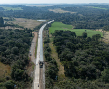 Clevelândia, 29 de agosto de 2024 - Obras de pavimentação em concreto com a técnica whitetopping na PR 280, na região sul do Paraná.
