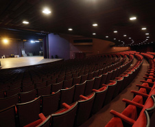 Quatro teatros em um: conheça os auditórios que compõem o complexo do Guaíra