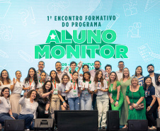 Aluno Monitor: entrega de celulares e protagonismo estudantil marcam abertura de evento em Foz do Iguaçu
