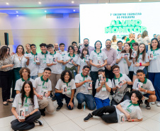 Aluno Monitor: entrega de celulares e protagonismo estudantil marcam abertura de evento em Foz do Iguaçu