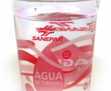 Faturas de água e esgoto e copos de água envasada estão na cor da campanha em todas as cidades onde a Companhia atua