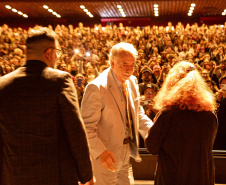 Diretor de "O Poderoso Chefão", Francis Ford Coppola lota Teatro Guaíra em aula de cinema