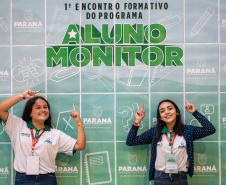 Aluno Monitor: entrega de celulares e protagonismo estudantil marcam abertura de evento em Foz do Iguaçu