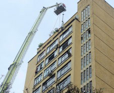 Simulação de resgate do Corpo de Bombeiros movimenta a Boca Maldita