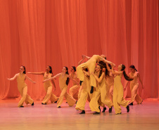 Escola de Dança Teatro Guaíra convida o público para o espetáculo  “Crisálida”