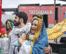  "Maior programação de Natal do Brasil estreia nesta sexta em Curitiba e aquece turismo". Os créditos estão nos nomes dos arquivos