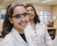 SEED SENAI AMPLIAM CURSOS TECNICOS