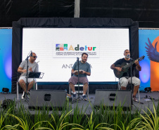 Paranaguá, 27 de dezembro de 2024 - O porto de Paranaguá recebe novo navio com turistas.
