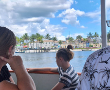 Baía dos Golfinhos: passeio é um dos  favoritos dos turistas que descem do navio de cruzeiro em Paranaguá
