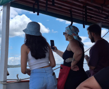 Baía dos Golfinhos: passeio é um dos  favoritos dos turistas que descem do navio de cruzeiro em Paranaguá