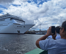 Baía dos Golfinhos: passeio é um dos  favoritos dos turistas que descem do navio de cruzeiro em Paranaguá