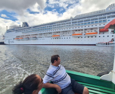 Baía dos Golfinhos: passeio é um dos  favoritos dos turistas que descem do navio de cruzeiro em Paranaguá