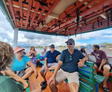 Baía dos Golfinhos: passeio é um dos  favoritos dos turistas que descem do navio de cruzeiro em Paranaguá