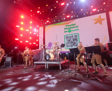 Banda da PMPR estreia no palco principal e anima público em Matinhos Foto: Geraldo Bubniak/AEN