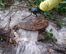 Água da chuva prejudica o sistema de coleta e tratamento de esgoto