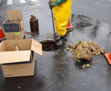 Água da chuva prejudica o sistema de coleta e tratamento de esgoto