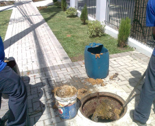 Água da chuva prejudica o sistema de coleta e tratamento de esgoto
