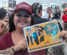 Matinhos, 31 de janeiro de 2025 - Fãs de Luan Santana chegam um dia antes do show em Caiobá. 
