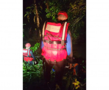 BOMBEIROS RESGATA PESSOAS ANTONINA