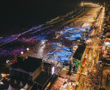 Novo recorde: Sorriso Maroto leva 107 mil pessoas para show em Matinhos