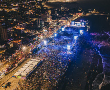Novo recorde: Sorriso Maroto leva 107 mil pessoas para show em Matinhos