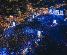 Novo recorde: Sorriso Maroto leva 107 mil pessoas para show em Matinhos