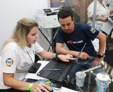 Feira de Serviços do Paraná Mais Cidades orienta gestores para acesso a programas do Estado