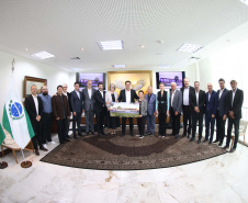 A Universidade Estadual de Londrina (UEL) será a primeira instituição de ensino superior estadual do Paraná a ter um parque tecnológico em seu campus, no Norte do Estado. O projeto arquitetônico do novo espaço, que será um hub de inovação integrado à infraestrutura acadêmica e de pesquisa da universidade, foi apresentado nesta terça-feira (11) ao governador Carlos Massa Ratinho Junior.