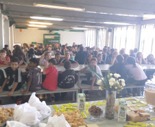 Vai um café com o diretor aí? Estratégia fez  subir para mais de 90% frequência escolar no interior do Paraná 