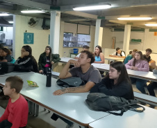 Vai um café com o diretor aí? Estratégia fez  subir para mais de 90% frequência escolar no interior do Paraná 
