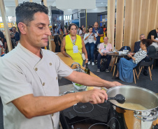 Com pratos típicos e iguarias paranaenses, Estado inaugura Arena Show Gastronomica na Expo Turismo Paraná 