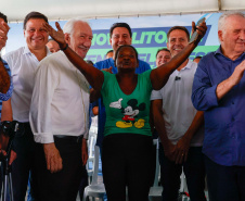 Governador entrega título de domínio da Chácara São Pedro ao município de Pontal do Paraná