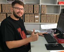 Felipe Stoski, de 27 anos, foi contratado como assistente administrativo em uma agência de comunicação