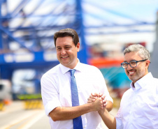 Governador Carlos Massa Ratinho Junior participou nesta segunda-feira (17) da cerimônia de 90 anos do porto, quando anunciou investimento bilionário para a construção do Píer em T que vai ampliar a capacidade de movimentação de cargas.
